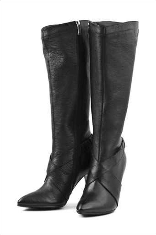 اليكن هذه المجموعة من الجزمات لاخر صيحات الموضة! اليكن هذه المجموعة من الجزمات لاخر صيحات الموضة!