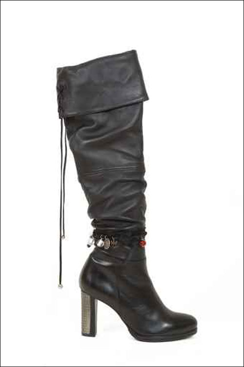 اليكن هذه المجموعة من الجزمات لاخر صيحات الموضة! اليكن هذه المجموعة من الجزمات لاخر صيحات الموضة!