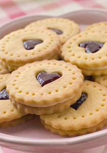 كعكة مميزة ليوم مميز.. "بسكوت سويت هارت"!