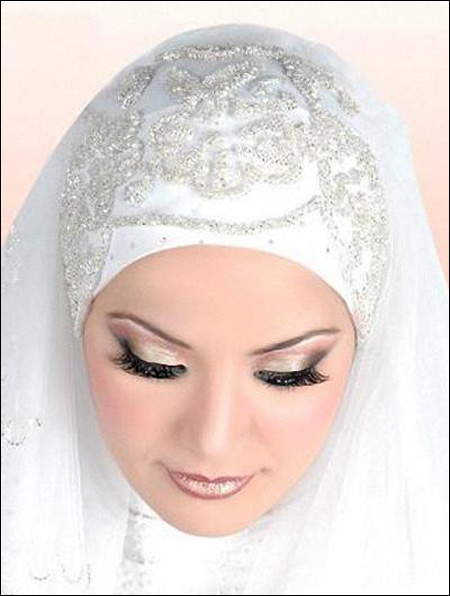 للمحجبات المقبلات على الزفاف.. اليكن مجموعة لفات طرح رائعة