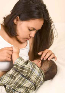 الرجال يجزمون: الرضاعة الطبيعية إشكالية والرضاعة بالزجاجات وآمنة