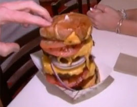 مطعم "النوبة القلبية" يصرح بان طعامه مضر والمئات يذهبون اليه!