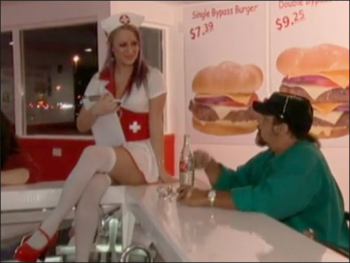 مطعم "النوبة القلبية" يصرح بان طعامه مضر والمئات يذهبون اليه!