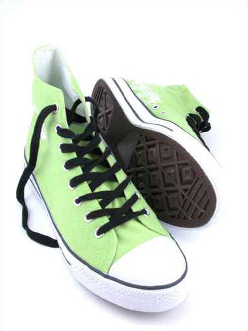 لتظهروا بأجمل طلة.. اليكم احذية رياضية جميلة! 