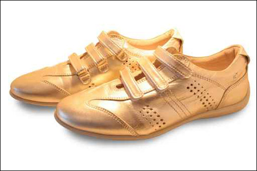 لتظهروا بأجمل طلة.. اليكم احذية رياضية جميلة! 