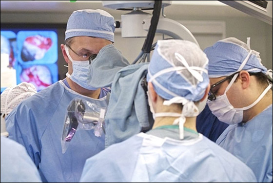 لأول مرة في الطب الامريكي: عملية نقل كامل للوجه تتم بنجاح!!