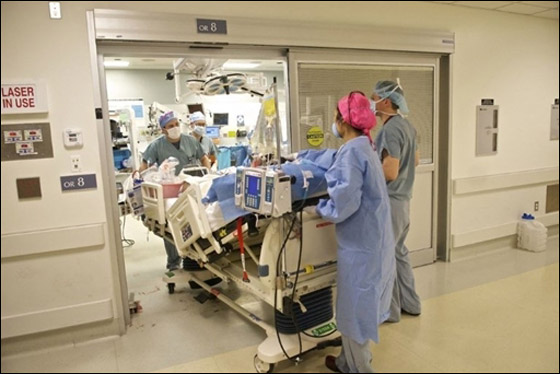 لأول مرة في الطب الامريكي: عملية نقل كامل للوجه تتم بنجاح!!