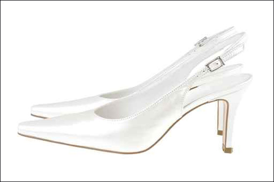 للمقبلات على الزواج.. تشكيلة رائعة من احذية العرائس!