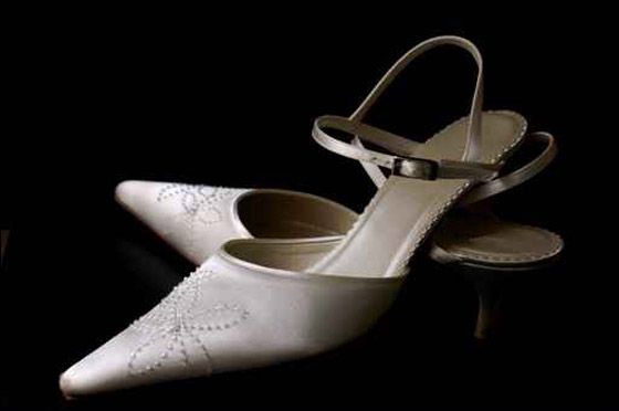 للمقبلات على الزواج.. تشكيلة رائعة من احذية العرائس!