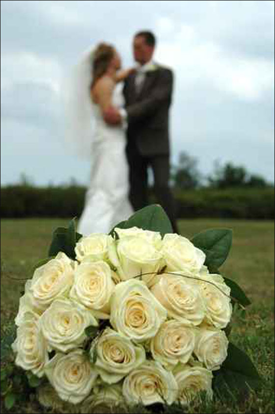 اليكن.. مجموعة رائعة من باقات الورود للعرائس!!! 