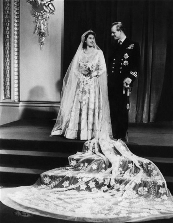 بالصور.. أجمل فساتين عرائس ارتدتها النجمات عبر التاريخ