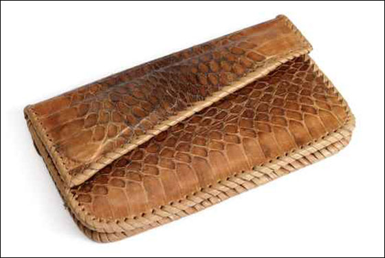 اليك سيدتي.. تشكيلة من محفظات النقود لكل مناسبة!