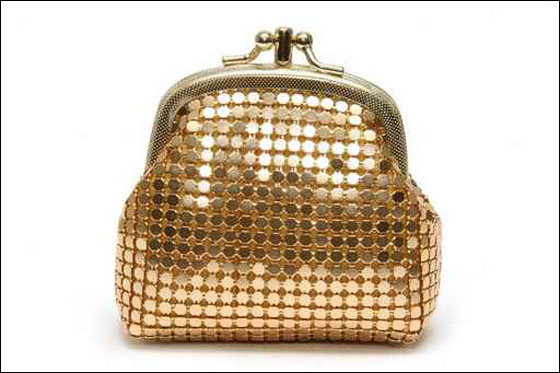 اليك سيدتي.. تشكيلة من محفظات النقود لكل مناسبة!