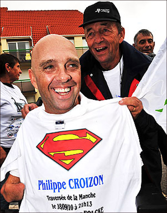 ما من مستحيل: مبتور الساقين والذراعين يجوب العالم سباحة