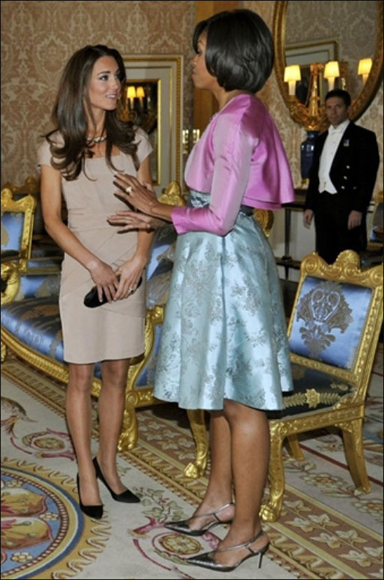 مفاجأة: فستان كيت يباع بالمتاجر الشعبية ولا يتعدى الـ 270 دولار