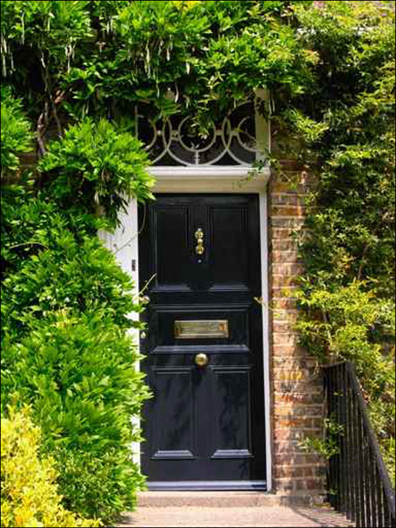 بالصور.. مجموعة فاخرة من الابواب المنزلية!!