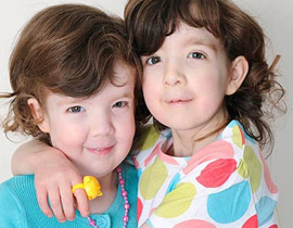 مرض الشيخوخة المبكر يصيب طفلتان وهما في أول العمر!