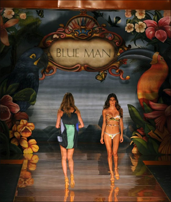 بالفيديو: عارضة أزياء متحولة جنسيا تتالق في اسبوع الموضة! بالفيديو: عارضة أزياء متحولة جنسيا تتالق في اسبوع الموضة!