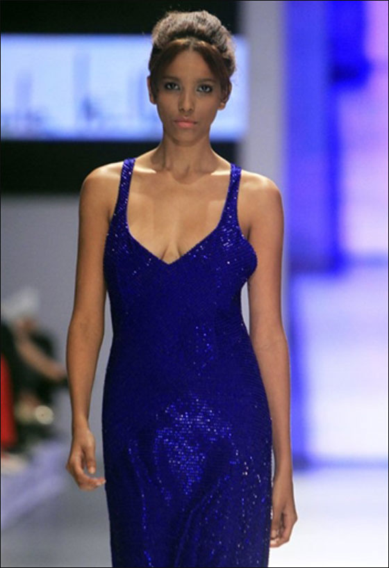 بالفيديو: عارضة أزياء متحولة جنسيا تتالق في اسبوع الموضة! بالفيديو: عارضة أزياء متحولة جنسيا تتالق في اسبوع الموضة!