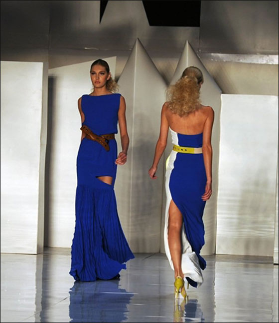 بالفيديو: عارضة أزياء متحولة جنسيا تتالق في اسبوع الموضة! بالفيديو: عارضة أزياء متحولة جنسيا تتالق في اسبوع الموضة!