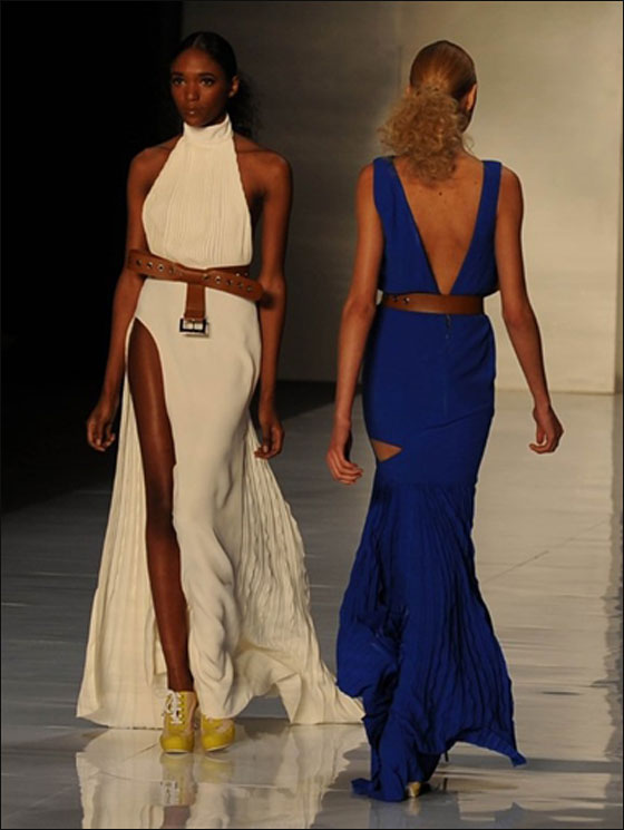 بالفيديو: عارضة أزياء متحولة جنسيا تتالق في اسبوع الموضة! بالفيديو: عارضة أزياء متحولة جنسيا تتالق في اسبوع الموضة!