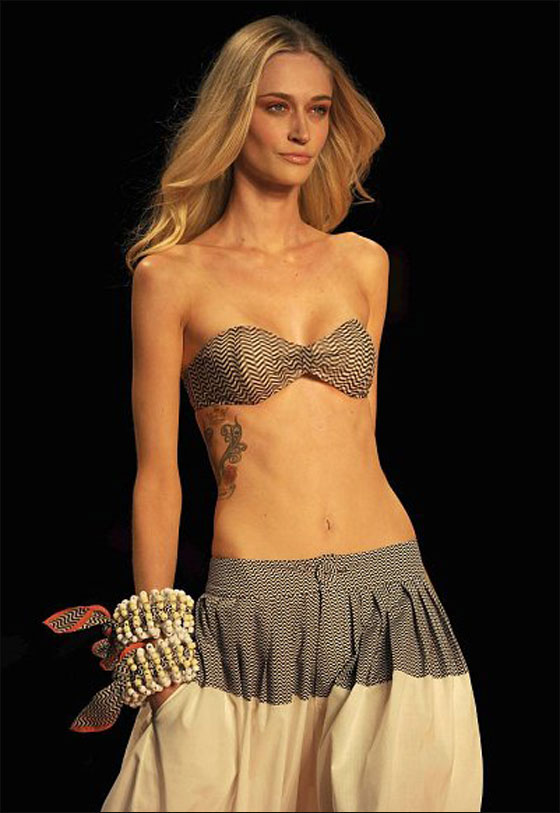 بالفيديو: عارضة أزياء متحولة جنسيا تتالق في اسبوع الموضة! بالفيديو: عارضة أزياء متحولة جنسيا تتالق في اسبوع الموضة!