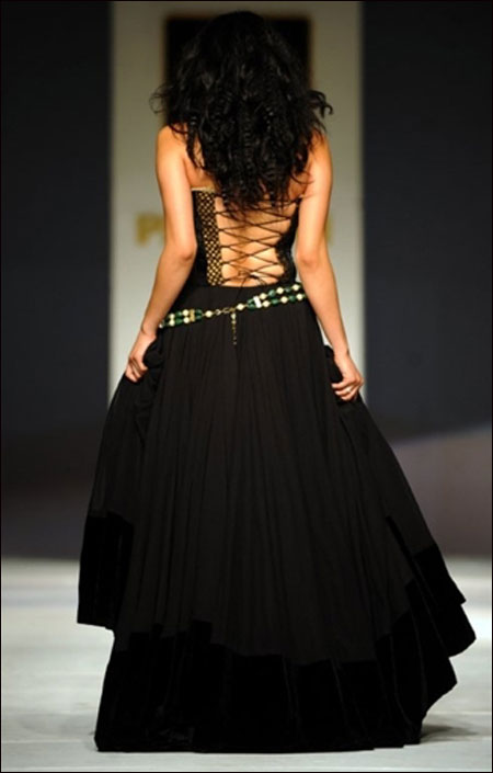 بالصور.. عرض أزياء مدهش في كولومبو!! 