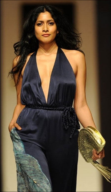 بالصور.. عرض أزياء مدهش في كولومبو!! 