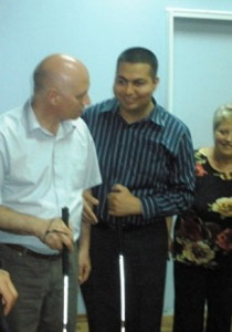 المنارة تنظم رحلة إلى حوار في الظلام لنادي أصدقائها 