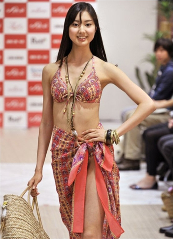 ساني" اليابانية تعرض مجموعة جديدة من ملابس البحر 