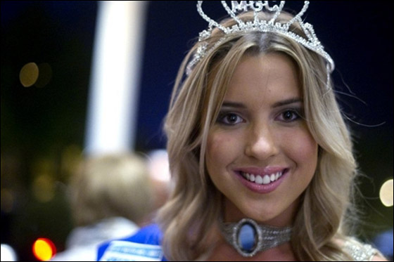 بالصور.. نيوزيلندية تحصد لقب ملكة جمال مونديال سيدات 2011