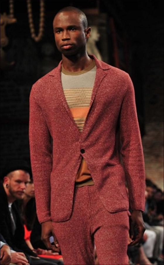 بالصور.. الأزياء العصرية لربيع وصيف 2012