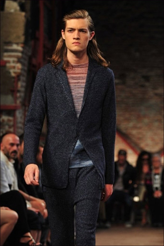 بالصور.. الأزياء العصرية لربيع وصيف 2012