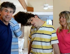 لاول مرة: توامان سياميان لا يريان بعضهما يرويان قصتهما 