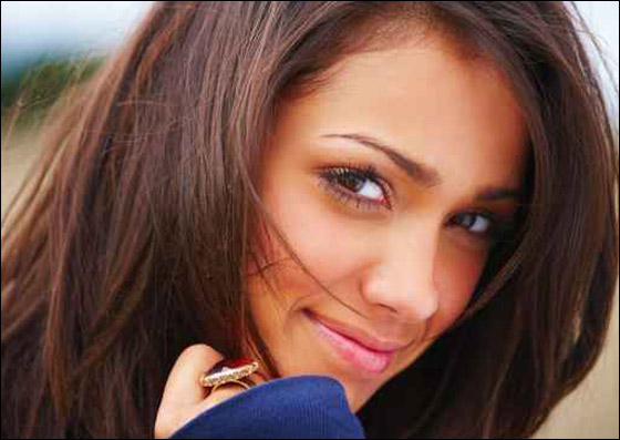 لصاحبات الوجه المستدير.. بعض النصائح لاتباع الماكياج المناسب!!