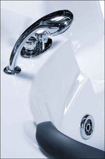 تخلصوا من الحنفيات القديمة.. واختاروا احدثها واجملها!! 