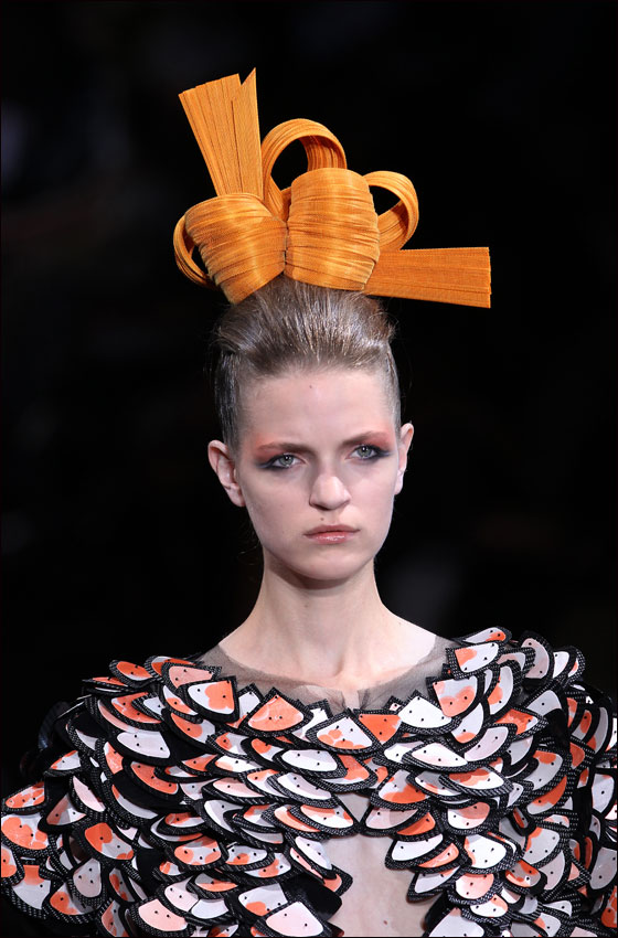 انطلاق اسبوع الازياء الراقية لخريف شتاء 12/2011 في باريس