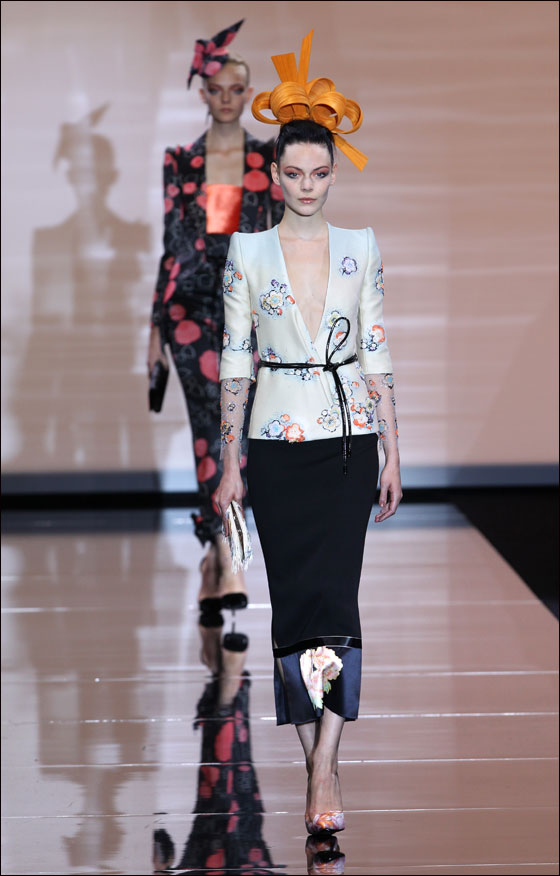 انطلاق اسبوع الازياء الراقية لخريف شتاء 12/2011 في باريس