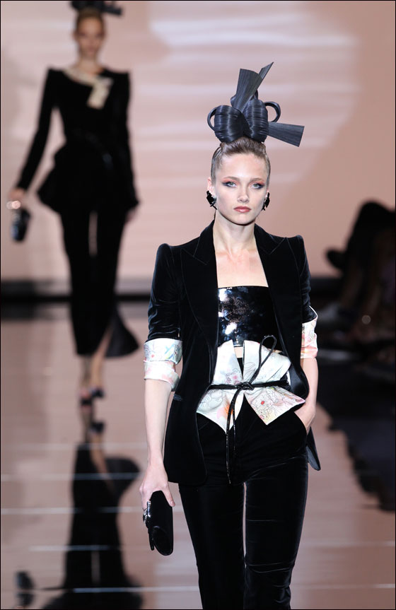 انطلاق اسبوع الازياء الراقية لخريف شتاء 12/2011 في باريس