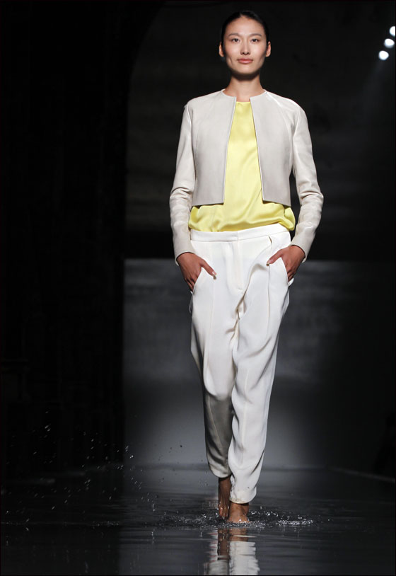 انطلاق اسبوع الازياء الراقية لخريف شتاء 12/2011 في باريس