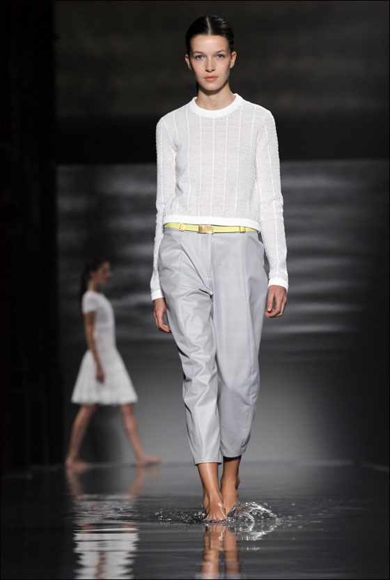 انطلاق اسبوع الازياء الراقية لخريف شتاء 12/2011 في باريس