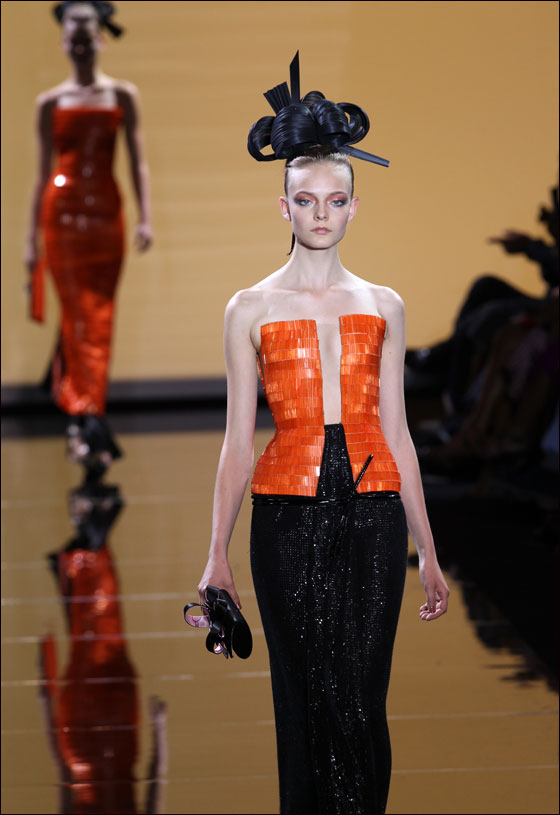 انطلاق اسبوع الازياء الراقية لخريف شتاء 12/2011 في باريس