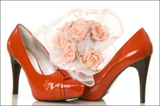 مجموعة صور لأحذية حمراء تناسب كل الاذواق!