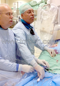 د. امين حسن يجري قسطرة نادرة للكلى لعلاج ضغط الدم