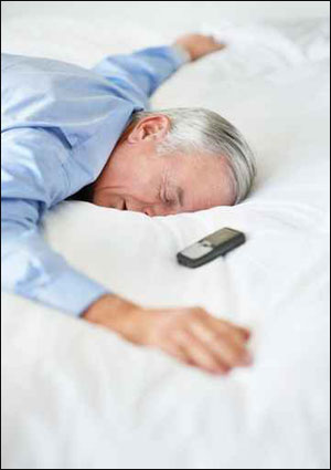 احذروا النوم بجوار الهواتف النقالة لئلا تصابون بسرطان المخ!!