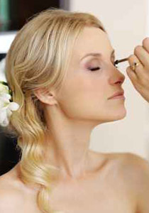 بشرتك بيضاء؟؟ اتبعي هذه الخطوات لماكياج انسب لبشرتك!