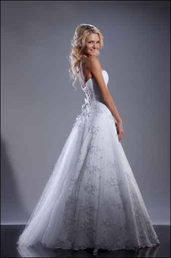اليكم تشكيلة فساتين زفاف راقية وناعمة جدا تناسب الاميرات! اليكم تشكيلة فساتين زفاف راقية وناعمة جدا تناسب الاميرات!