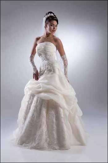 اليكم تشكيلة فساتين زفاف راقية وناعمة جدا تناسب الاميرات! اليكم تشكيلة فساتين زفاف راقية وناعمة جدا تناسب الاميرات!