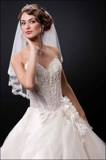 اليكم تشكيلة فساتين زفاف راقية وناعمة جدا تناسب الاميرات! اليكم تشكيلة فساتين زفاف راقية وناعمة جدا تناسب الاميرات!