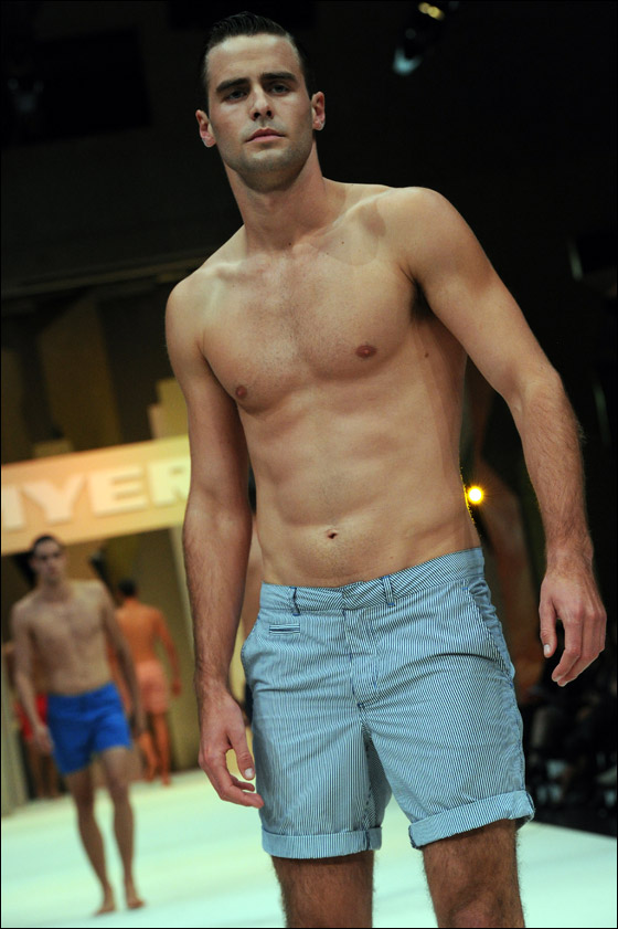 شايف ينقل لكم أروع الصور لأزياء صيف 2011 